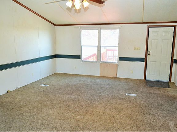 3rd image of 208 Peavine Dr