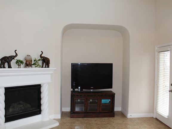 4th image of 2251 Luckenbach Ln