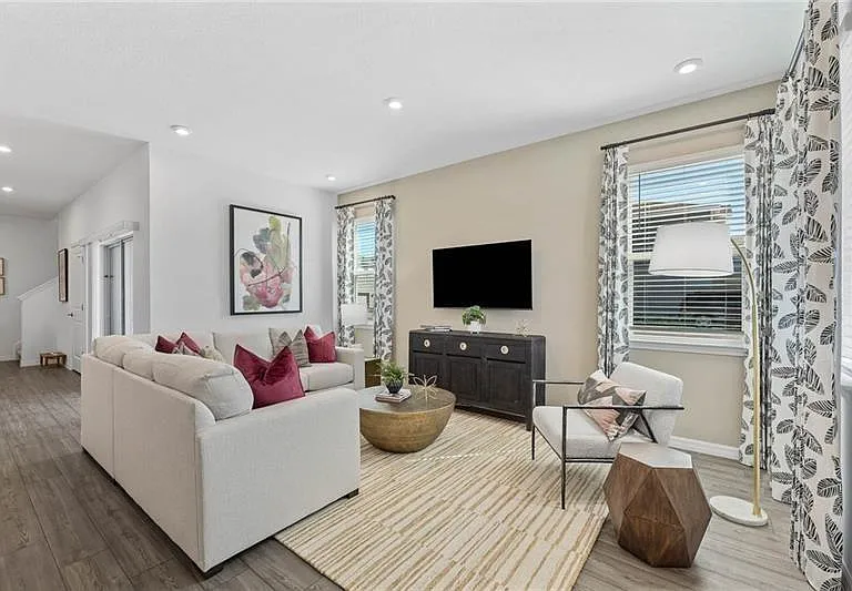 628 Devon Aly — Photo 2