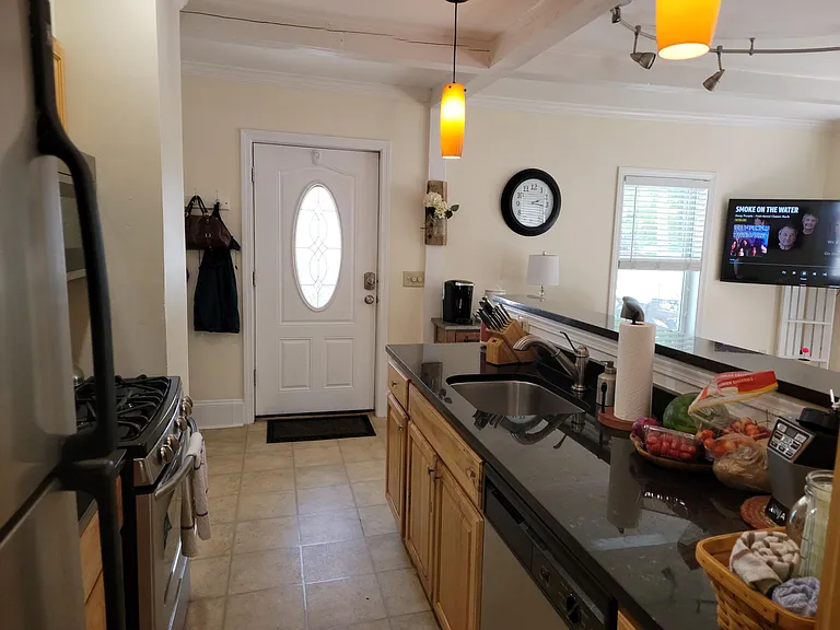 285 Pine St #4 — Photo 7