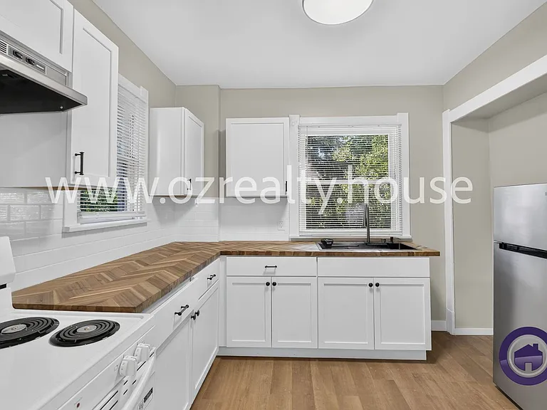 2322 Upton Ave — Photo 8
