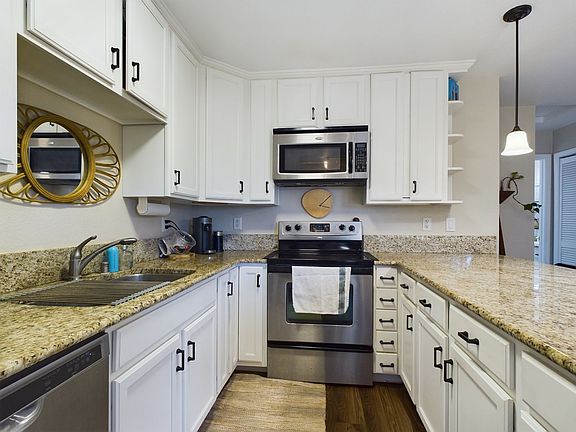 5th image of 300 Glenwood Cir APT 286