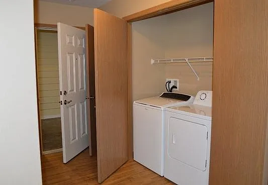 Yankton Heights Apartments — Photo 10