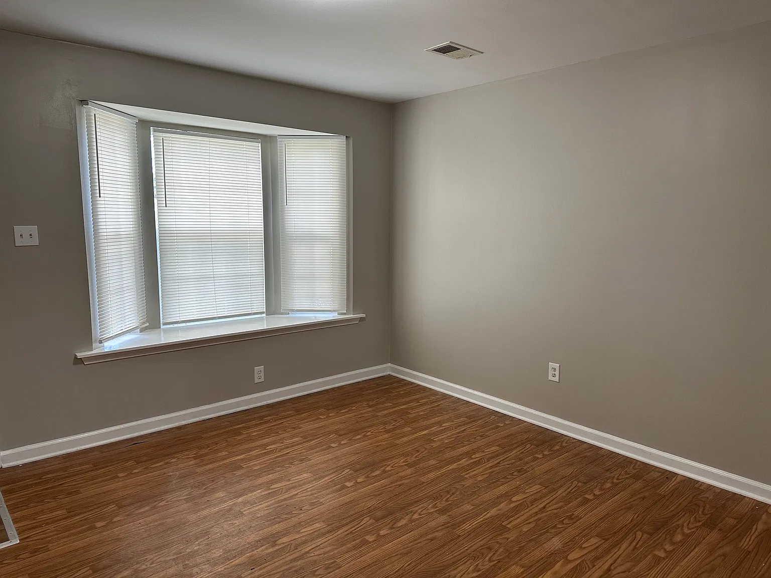 3 bed, 2.5 bath, 1607 sqft, $1,700 — Photo 2