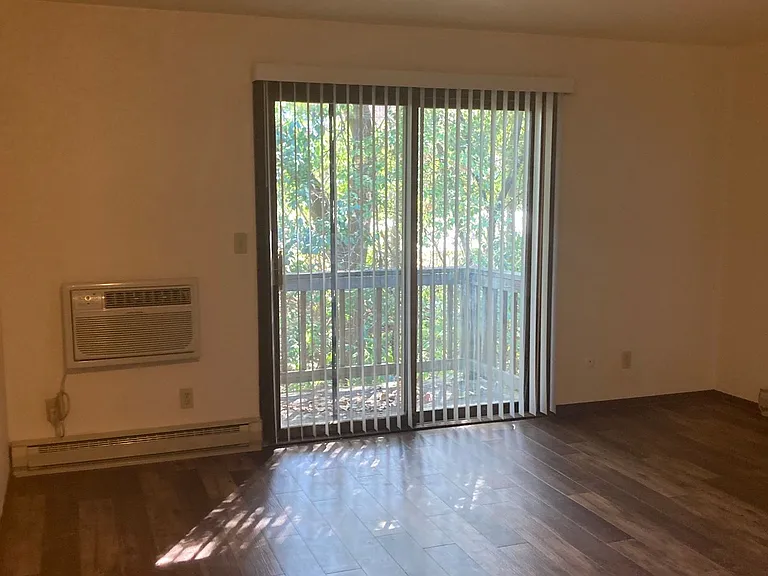 One bedroom apartment with balcony — Photo 8
