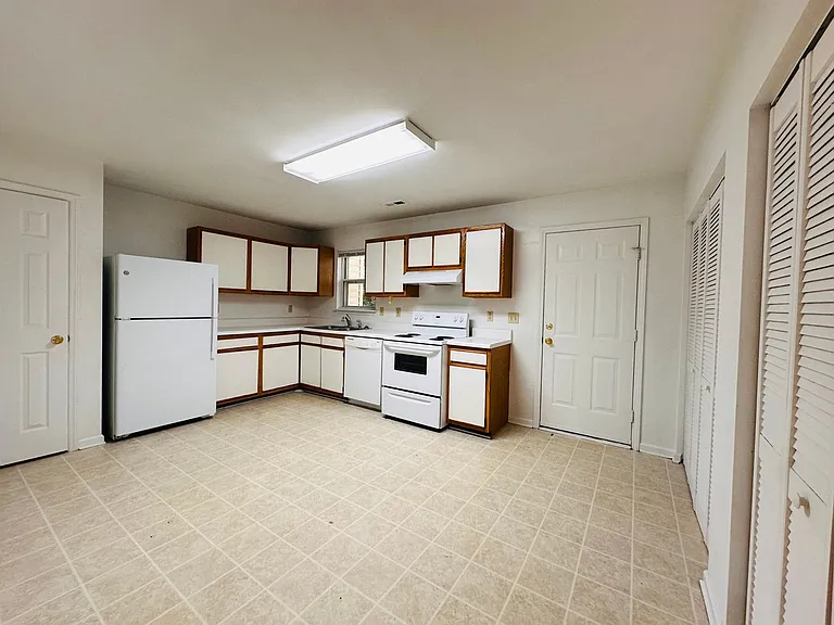 425 Janie Ln — Photo 7