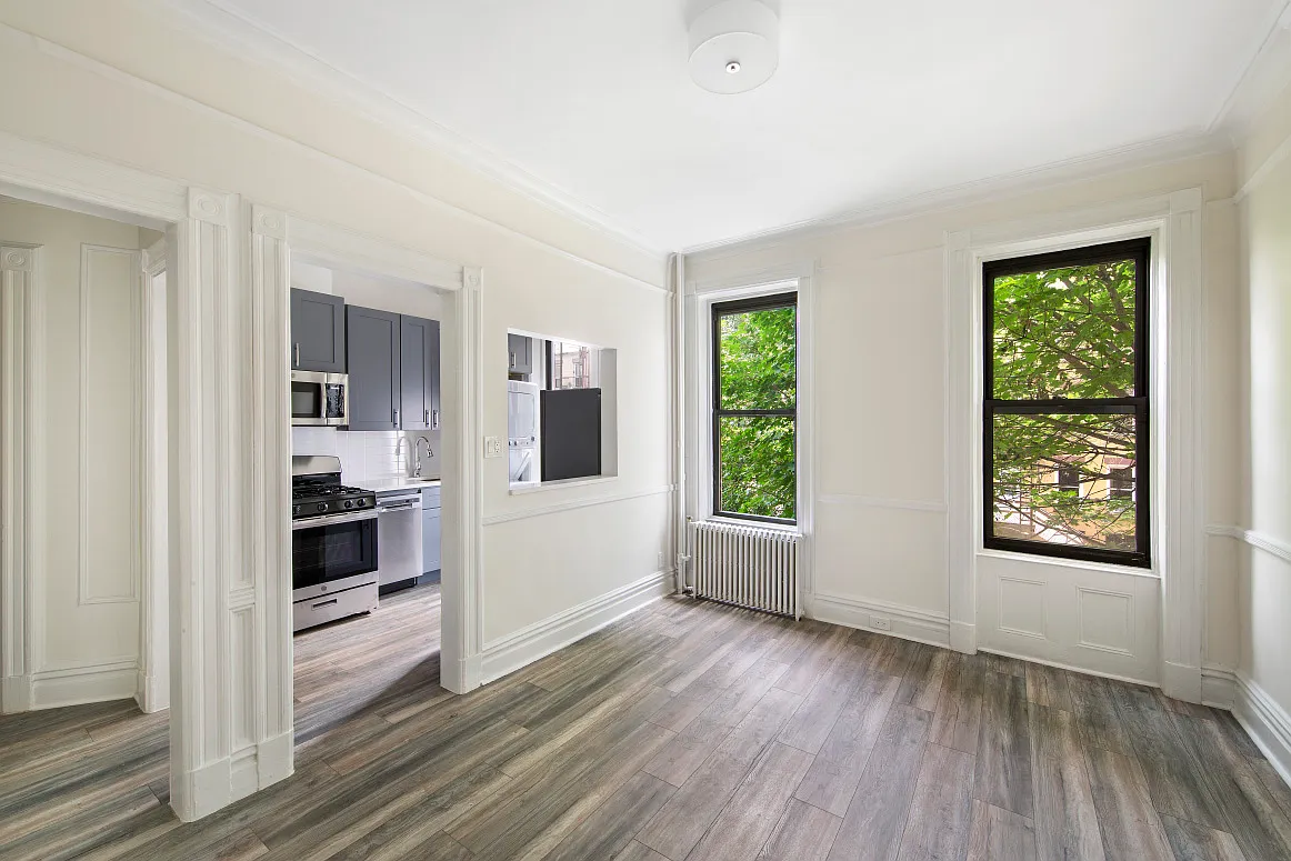 60 Sutton Street — Photo 1