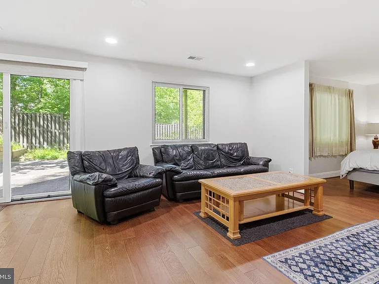 1509 Farsta Ct — Photo 24