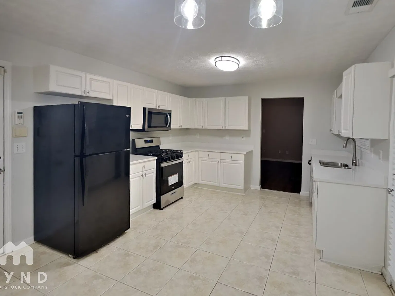 3 bed, 2.0 bath, 1257 sqft, $2,015 — Photo 4