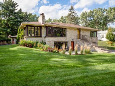 1325 Spring Valley Rd, Golden Valley, MN, 55422