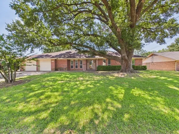 518 Ridgeway Ln, Chandler, TX 75758