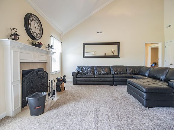 3rd image of 621 Wildwood Dr