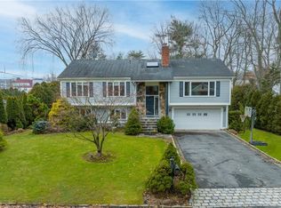 4 Shawnee Trl, Harrison, NY 10528