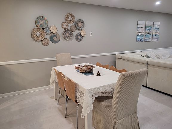 3rd image of 3051 NE 48th St APT 307