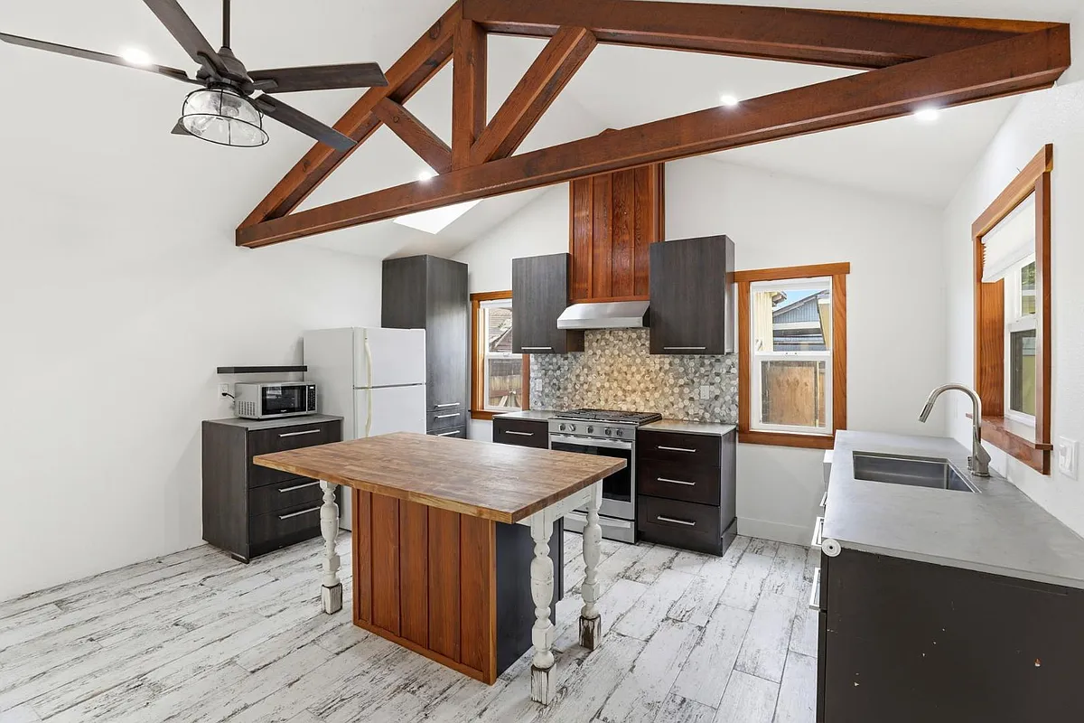 Property Photo - 735 West St
