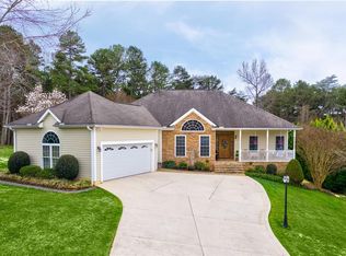 180 S Oak Pointe Dr, Seneca, SC 29672