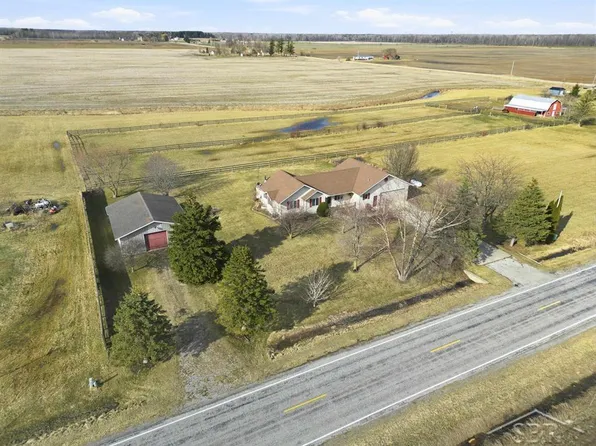 2082 W Parish Rd, Midland, MI 48642