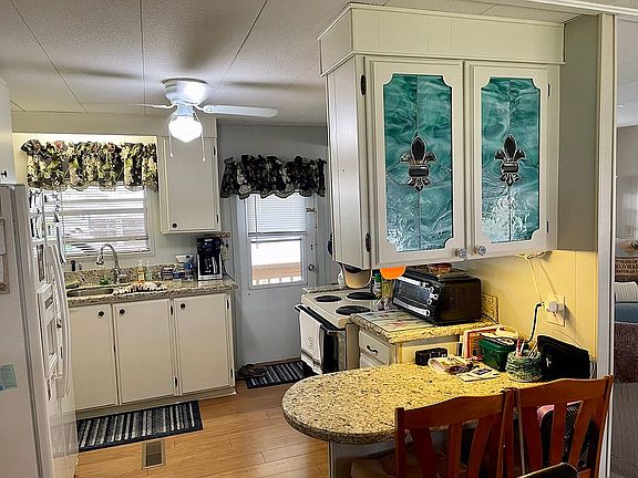 5th image of 16 Tyler Ln