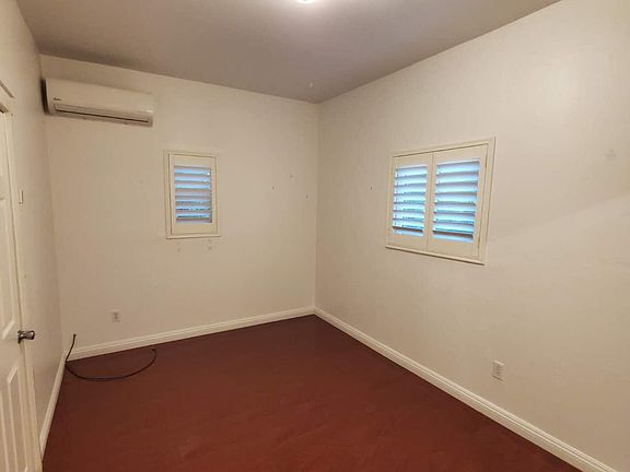 4th image of 1700 N Summit Ave #B