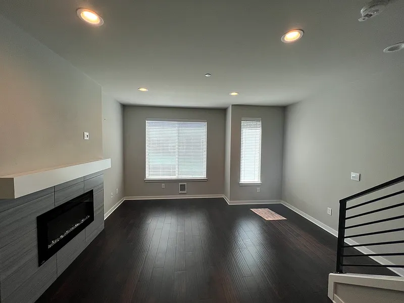 2 bed, 2.0 bath, 1436 sqft, $2,550 — Photo 2