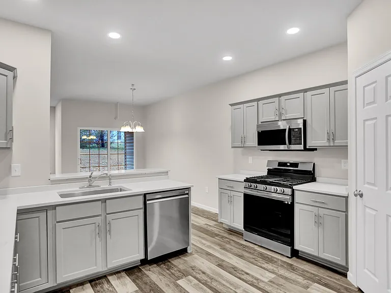 62 Helene Ct — Photo 11