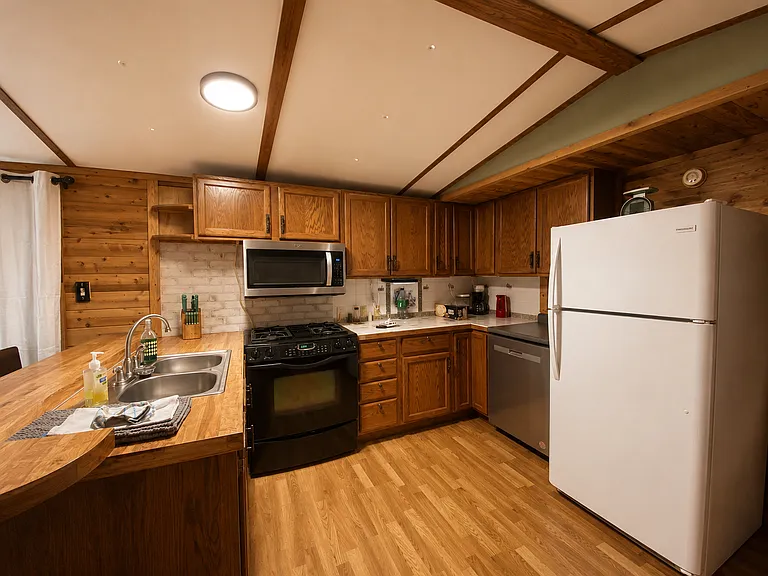 7454 Moore Rd — Photo 3