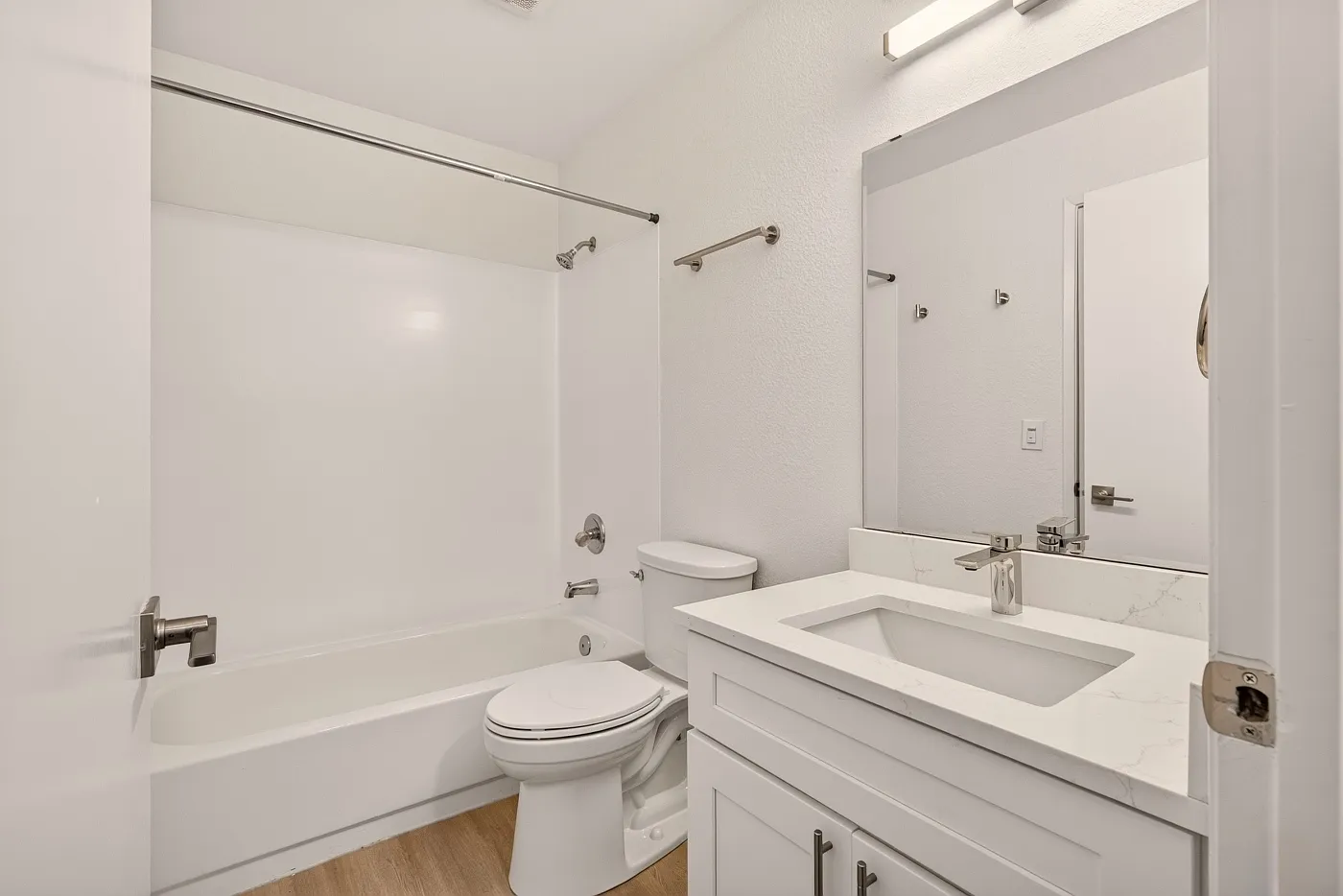 Luminaire Apartments — Photo 4