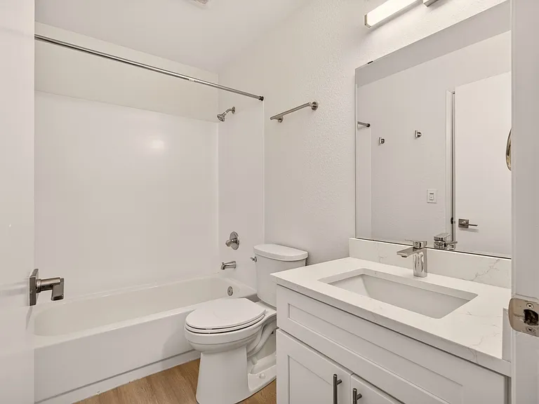 Luminaire Apartments — Photo 4
