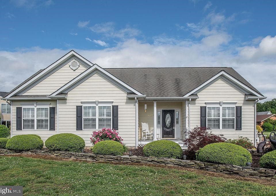 1st image of 6079 Potomac Landing Dr