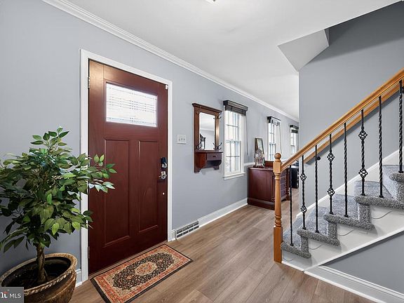 3rd image of 745 N Stanwick Rd