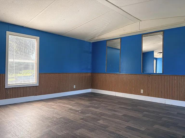 1441 Knowlton Rd — Photo 3