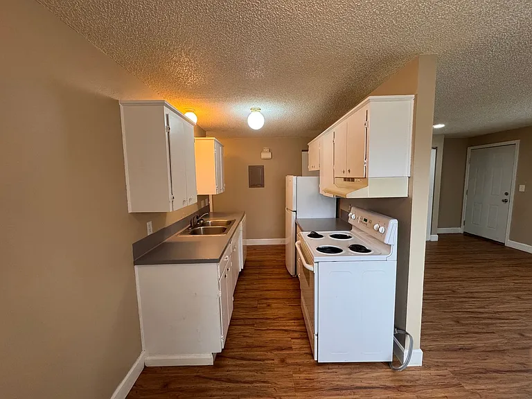 3015 E Central Apts — Photo 5
