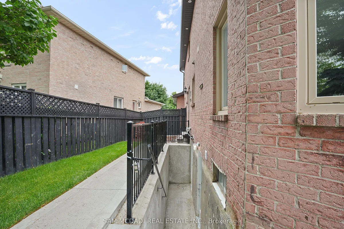 Building Photo - 1527 Chiddingstone Cir #B