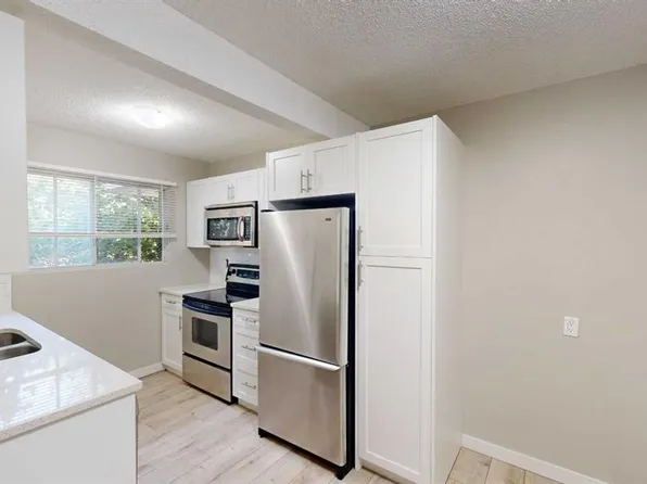 115 Lafayette Blvd W #10, Lethbridge, AB T1K 4B9