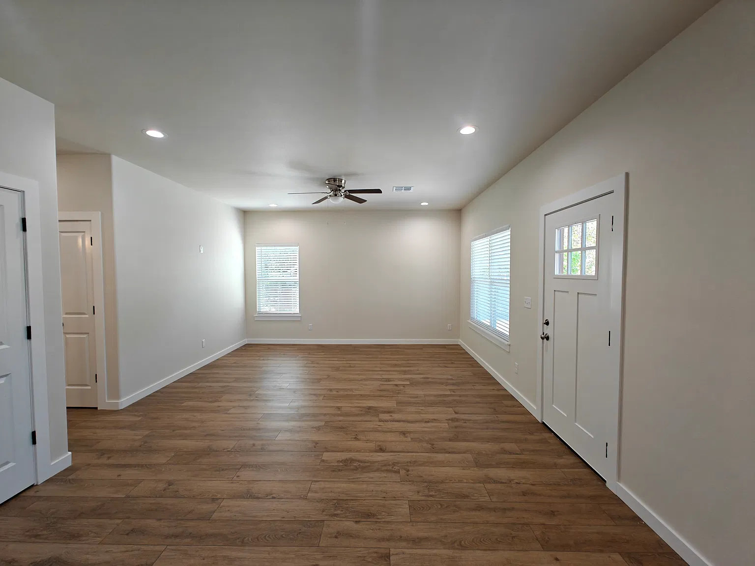 3 bed, 1100 sqft, $1,650 — Photo 4