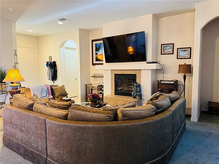 2853 Esmerelda Dr — Photo 6