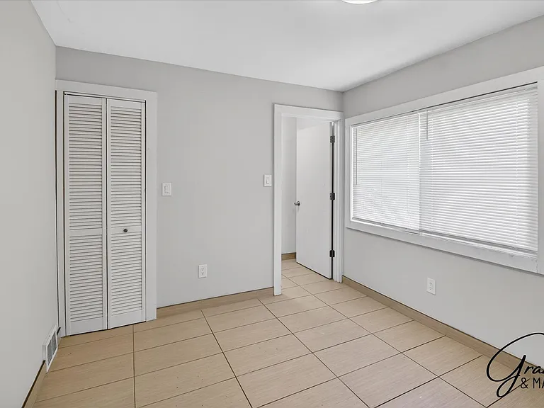 2315 Yemans St — Photo 12
