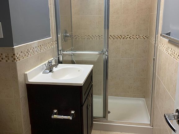 5th image of 60 Parkway Dr E APT 2D