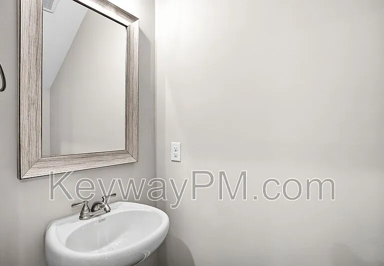 2071 Denmark Ave SE — Photo 10