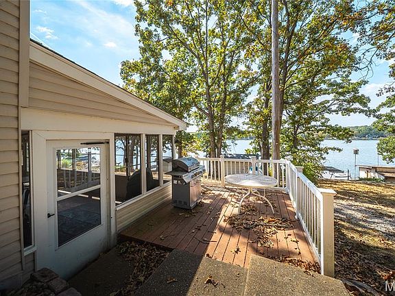 4th image of 749 Squaw Rd