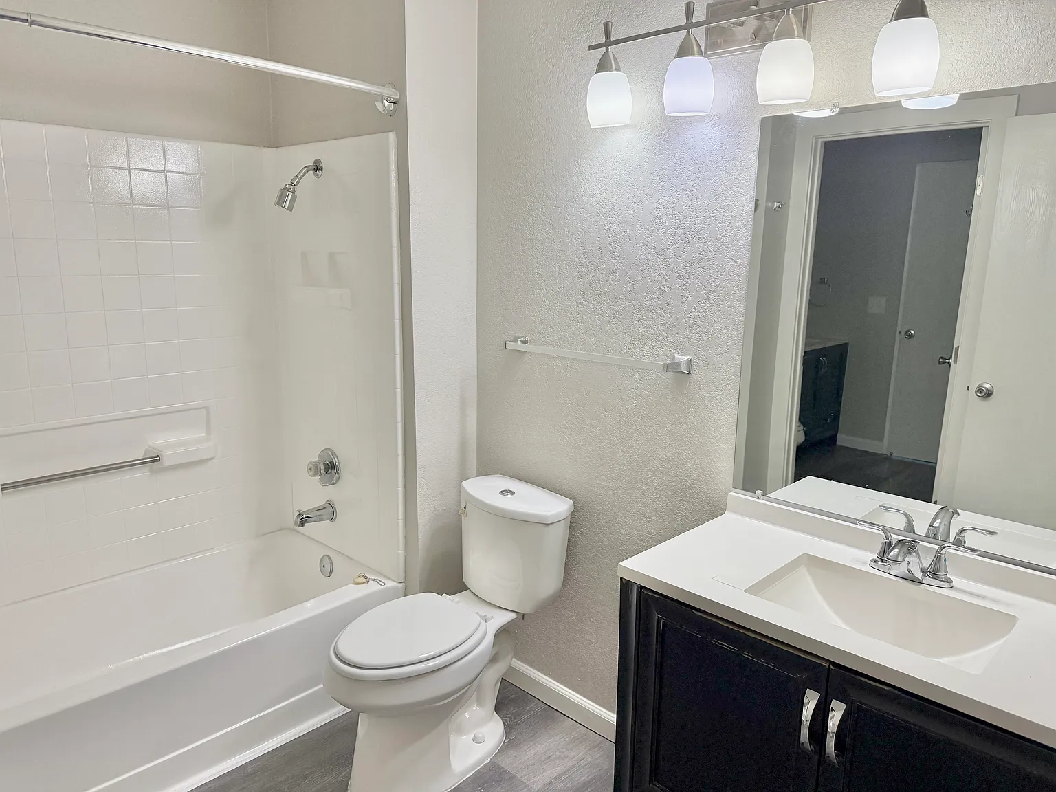 2 bed, 930 sqft, $1,995 — Photo 4
