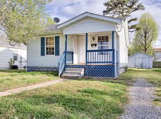 906 E Penning Ave, Wood River, IL 62095