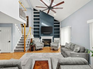 8 Delaware Ln, Branchburg Twp., NJ 08876