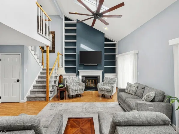 8 Delaware Ln, Branchburg Twp., NJ 08876