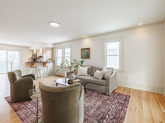 5th image of 92 Wheeldon Dr