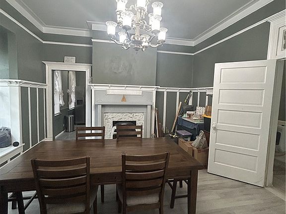 5th image of 909 Gilmore St