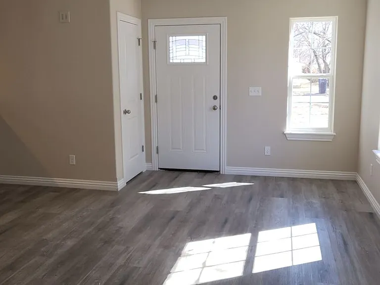 614 N Webb St — Photo 4