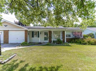 2402 Valley Creek Run, New Haven, IN 46774