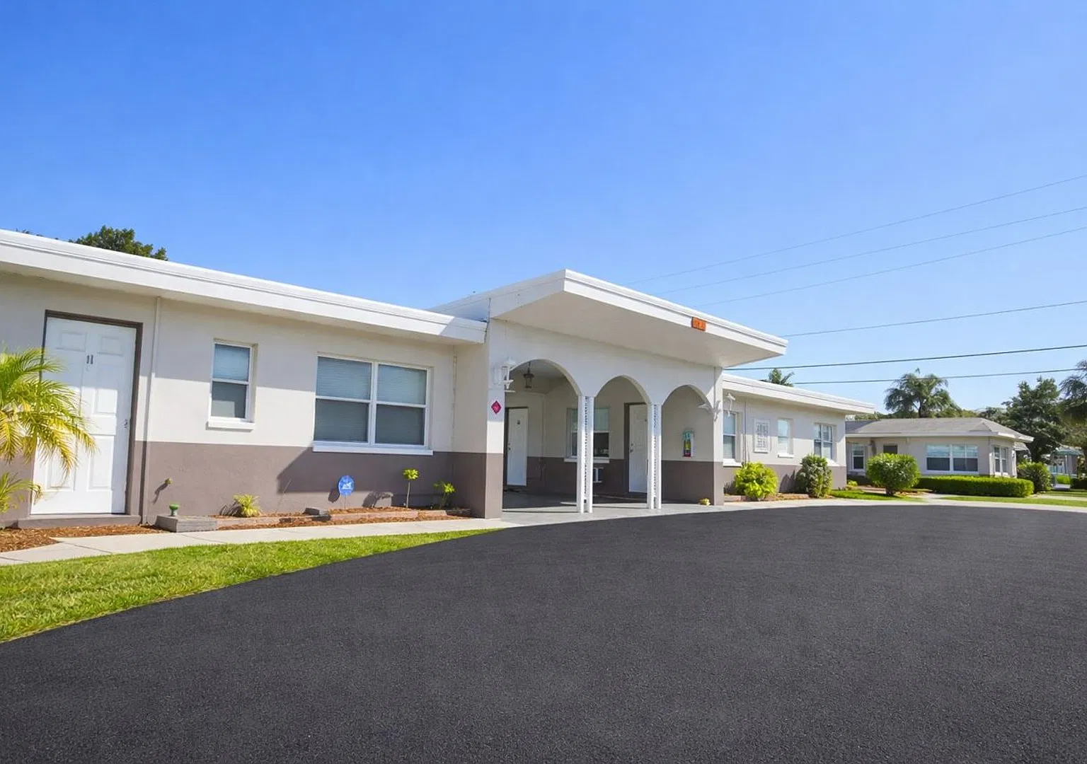 Ruby Apartments- Sabal — Photo 2