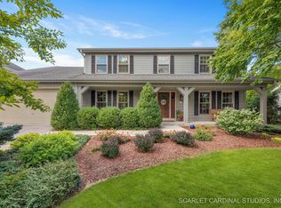 807 Raintree Dr, Naperville, IL 60540